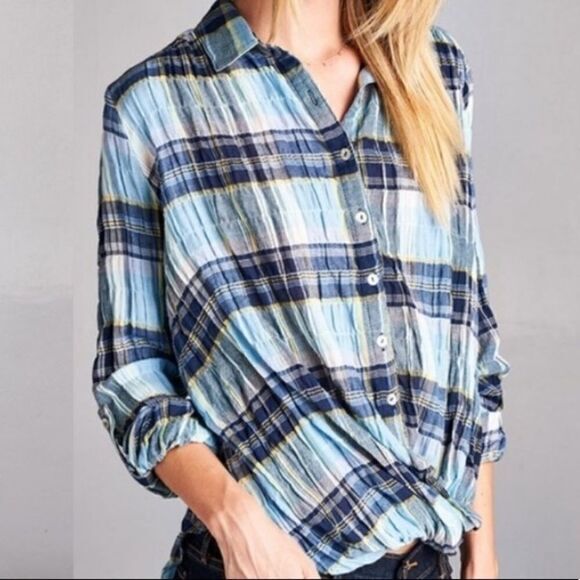 Lightweight Plaid Twist Front Top - Picture 3 of 12